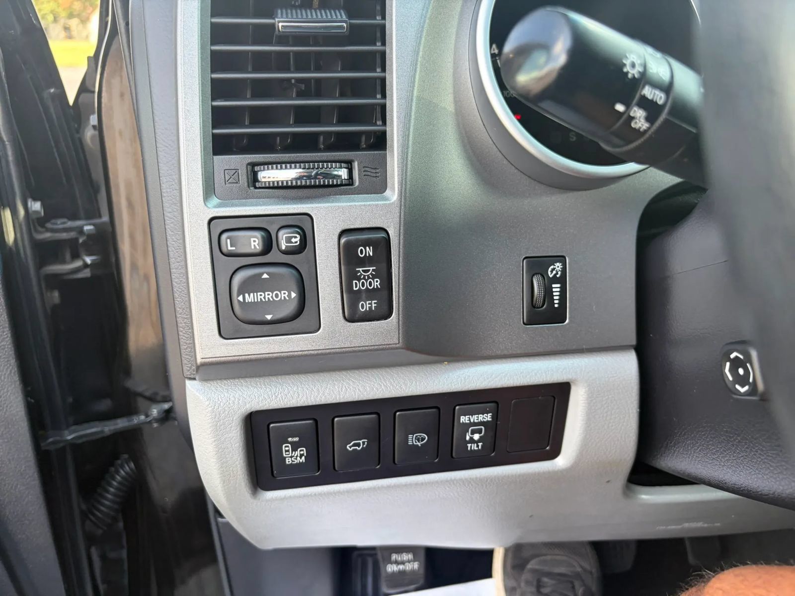 Used 2015 Toyota Sequoia Platinum AWD/4WD image 20