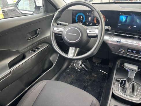 Used 2025 Hyundai Kona SEL image 30