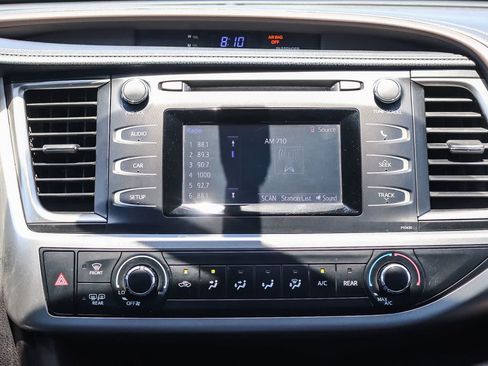 Used 2015 Toyota Highlander LE FWD image 13