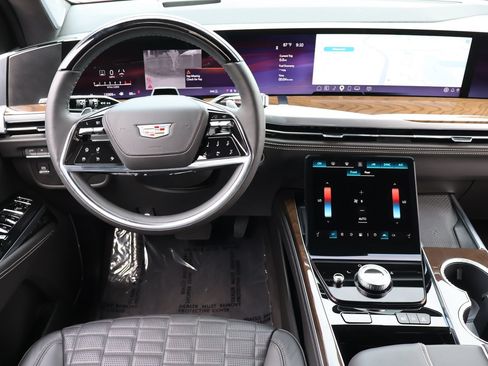 Certified 2026 Cadillac Escalade ESV Platinum Sport w/ LPO, Floor Liner Package AWD/4WD image 17