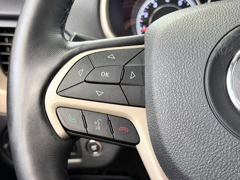 Used 2015 Jeep Cherokee Latitude w/ Comfort/Convenience Group AWD/4WD image 43