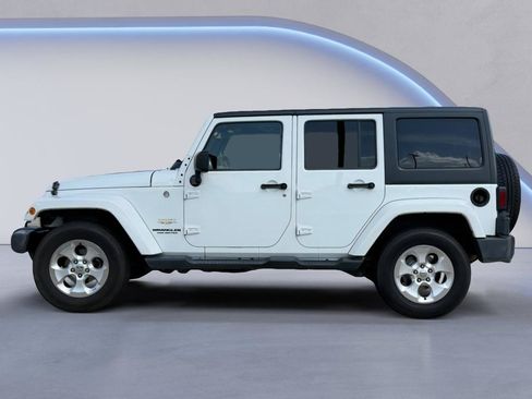 Used 2014 Jeep Wrangler Unlimited Sahara w/ Connectivity Group AWD/4WD image 2