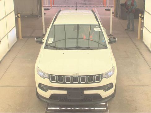 Used 2023 Jeep Compass Latitude AWD/4WD image 8