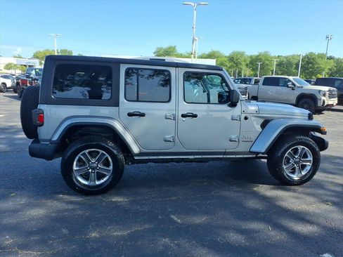 Used 2021 Jeep Wrangler Unlimited Sahara w/ Cold Weather Group AWD/4WD image 8