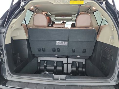 Used 2020 Toyota Sienna Limited Premium image 53