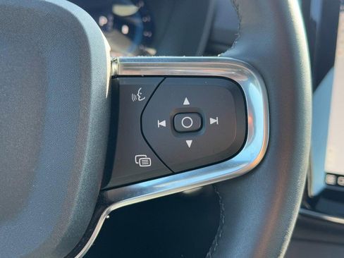 Certified 2025 Volvo XC40 B5 Plus image 18