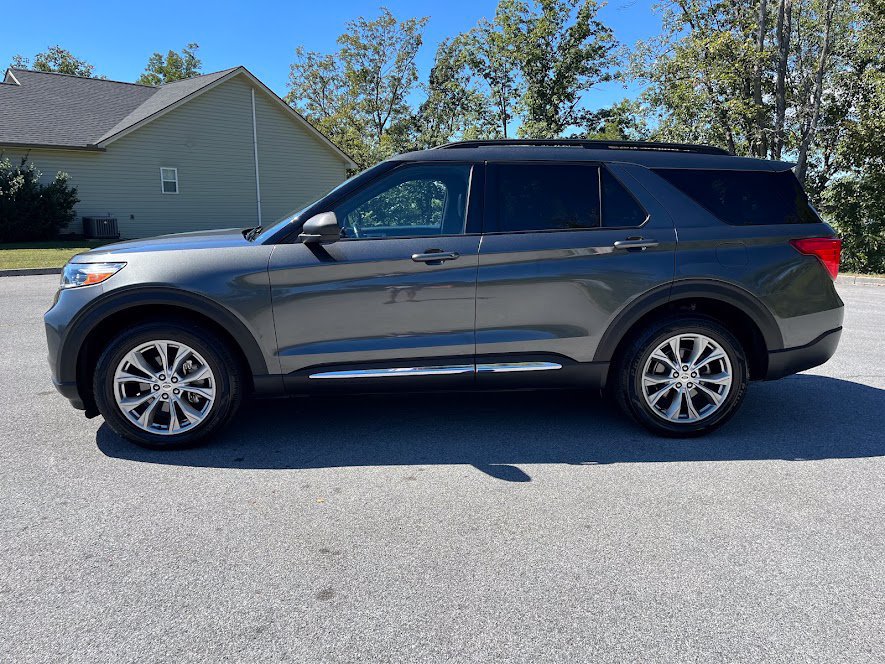 Used 2020 Ford Explorer XLT w/ Equipment Group 202A AWD/4WD image 25