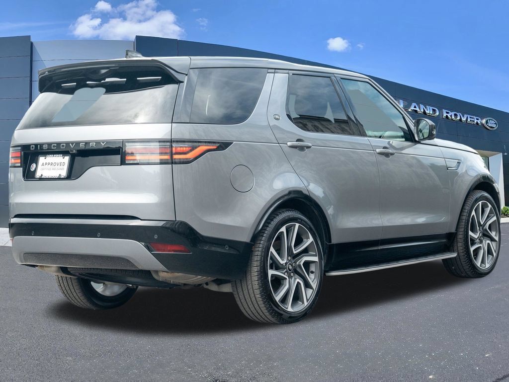 Used 2024 Land Rover Discovery Dynamic SE AWD/4WD image 4