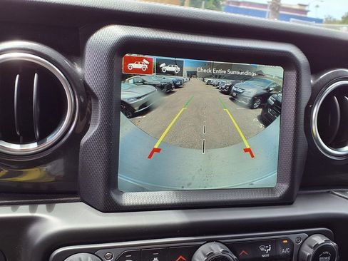 Used 2021 Jeep Wrangler Unlimited Rubicon w/ Trailer Tow Package AWD/4WD image 6