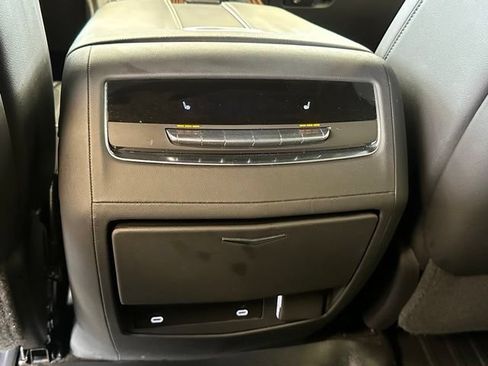 Used 2022 Cadillac Escalade ESV Premium Luxury AWD/4WD image 23
