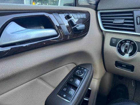 Used 2014 Mercedes-Benz GL 450 4MATIC w/ Lighting Package image 43