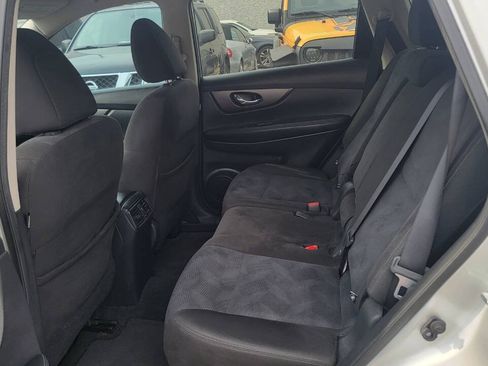 Used 2015 Nissan Rogue SV FWD image 21