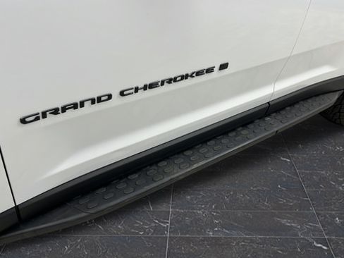 Certified 2024 Jeep Grand Cherokee Limited w/ Luxury Tech Group II AWD/4WD image 41