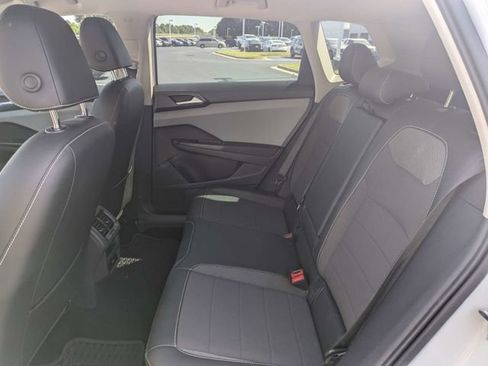 Used 2022 Volkswagen Taos SE FWD image 13