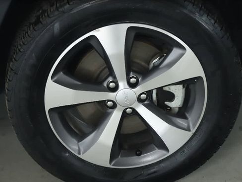 Certified 2021 Jeep Cherokee Limited w/ Elite Package image 10