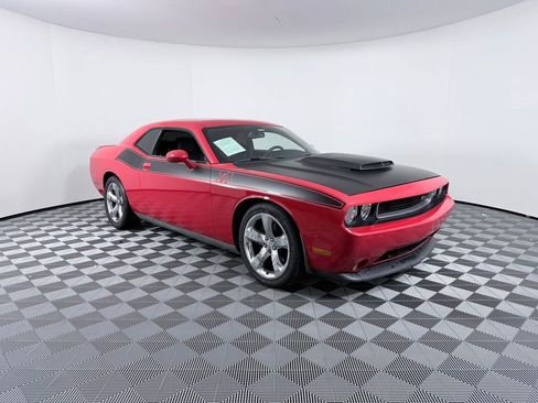 Used 2014 Dodge Challenger R/T image 2
