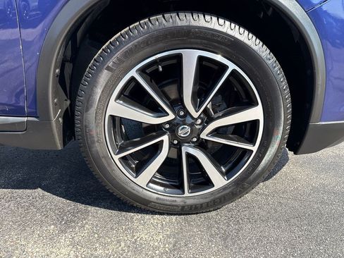 Used 2019 Nissan Rogue SL FWD image 12