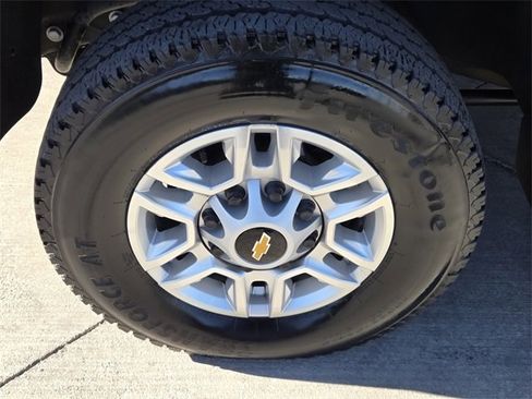 Used 2024 Chevrolet Silverado 2500 LT w/ Convenience Package image 9