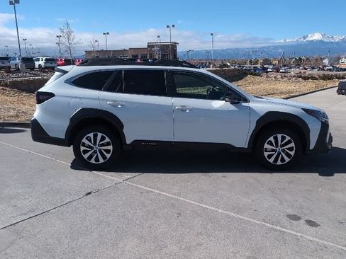 Used 2025 Subaru Outback Premium AWD/4WD image 9