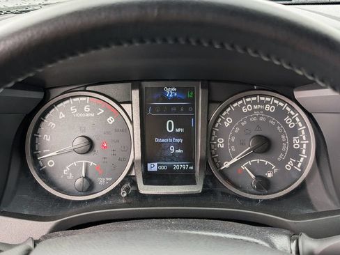 Used 2021 Toyota Tacoma TRD Sport AWD/4WD image 22