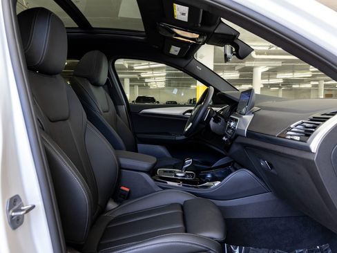 Certified 2025 BMW X4 xDrive30i image 27