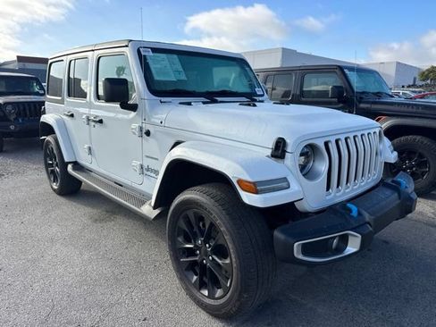 Used 2023 Jeep Wrangler Unlimited Sahara w/ Cold Weather Group AWD/4WD image 3