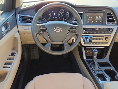 Used 2017 Hyundai Sonata SE FWD image 12