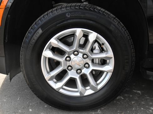 Used 2025 Chevrolet Tahoe LT AWD/4WD image 12