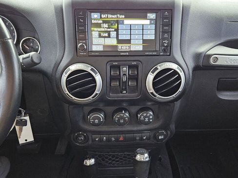 Used 2014 Jeep Wrangler Unlimited Rubicon w/ Connectivity Group image 18