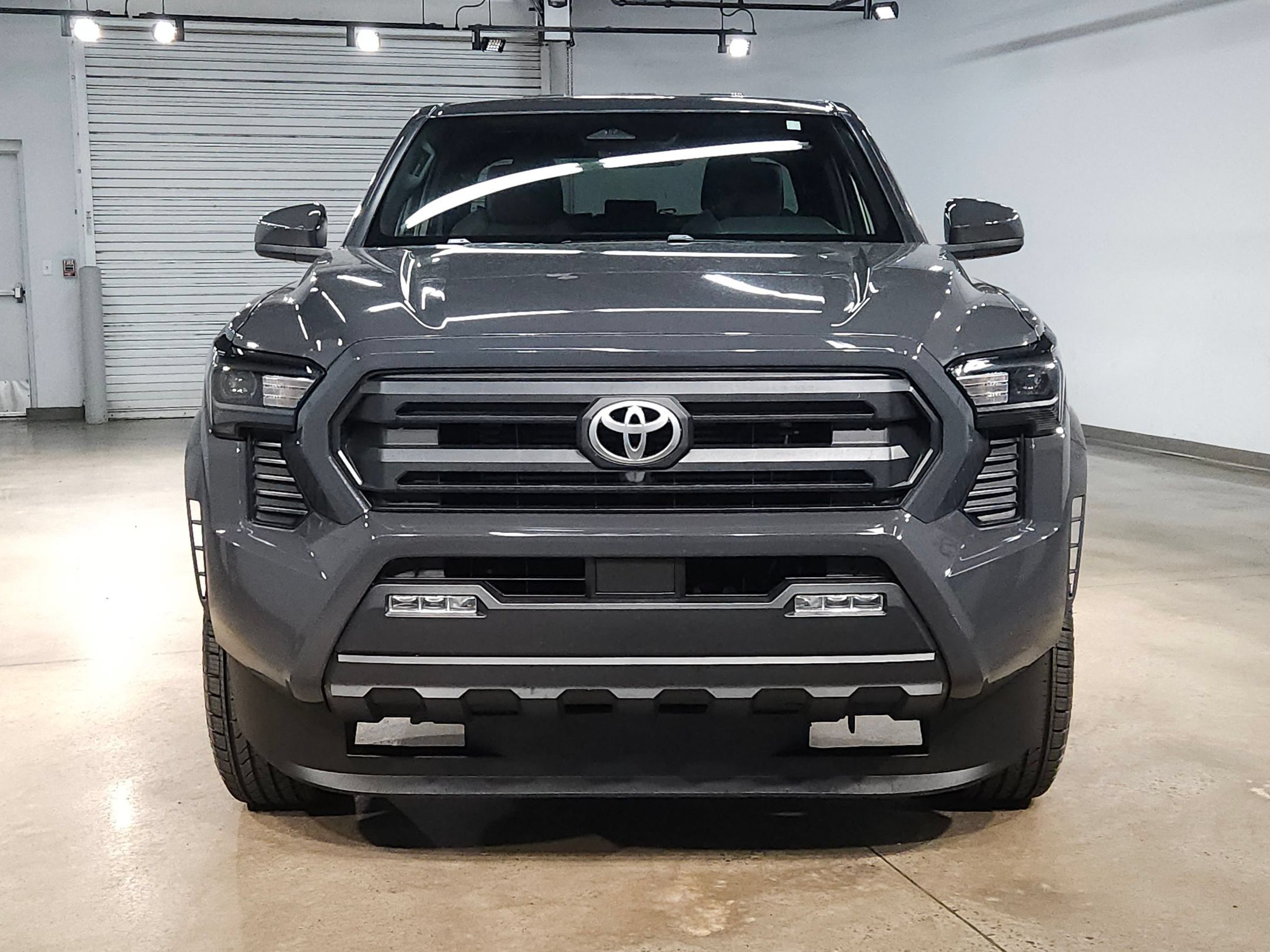 Certified 2025 Toyota Tacoma SR5 AWD/4WD image 2