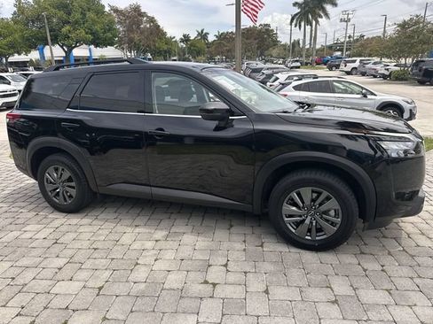 Used 2025 Nissan Pathfinder SV FWD image 18