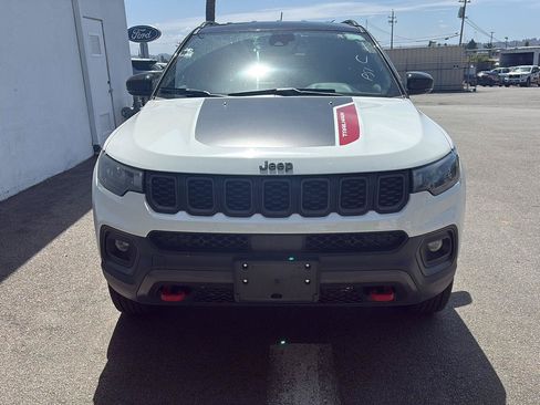 Used 2025 Jeep Compass Trailhawk AWD/4WD image 4