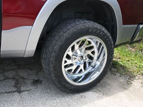 Used 2019 RAM 1500 Laramie AWD/4WD image 12