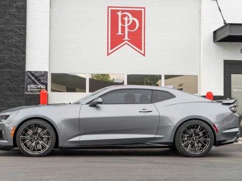 Used 2019 Chevrolet Camaro ZL1 RWD image 47