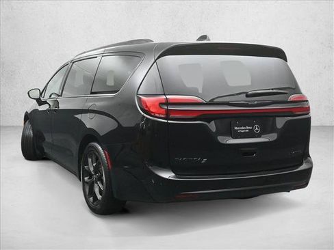 Used 2025 Chrysler Pacifica Limited FWD image 5