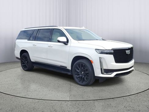 Used 2023 Cadillac Escalade ESV Sport w/ LPO, ONYX Package AWD/4WD image 2