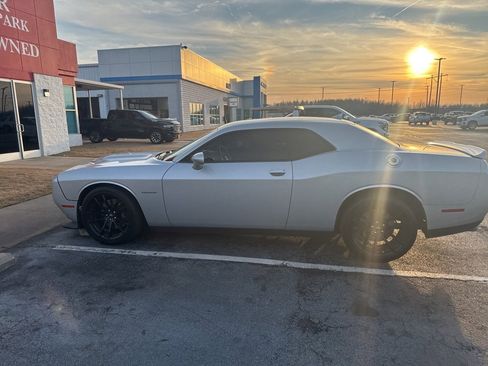 Used 2022 Dodge Challenger R/T w/ Plus Package image 6