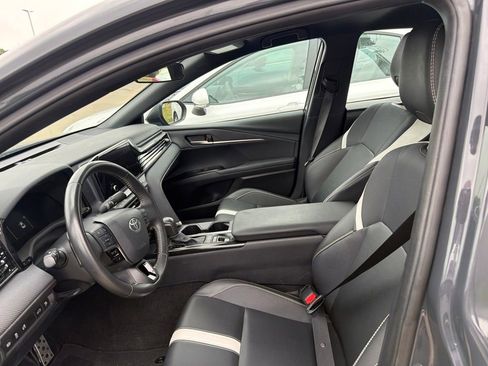 Used 2025 Toyota Camry SE FWD image 2