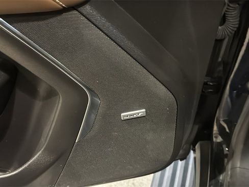 Used 2022 Chevrolet Suburban High Country image 27