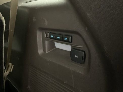 Used 2020 Ford Explorer Platinum w/ Premium Technology Package image 34