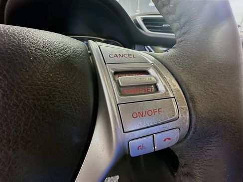 Used 2015 Nissan Rogue SL FWD image 33