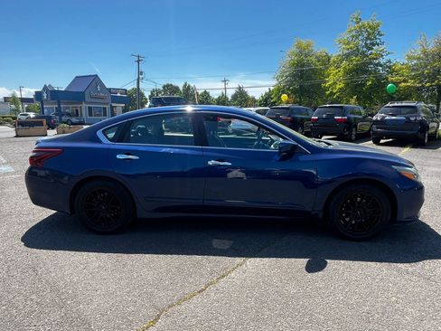 Used 2017 Nissan Altima 2.5 SR FWD image 2