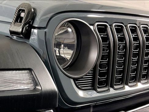 Used 2025 Jeep Wrangler Sport image 36