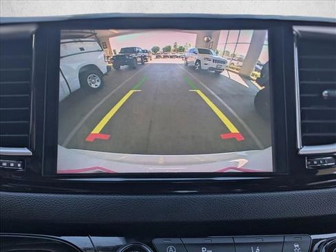 Used 2023 Chrysler Pacifica Touring-L image 13