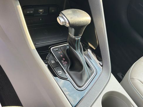 Used 2022 Kia Niro EX Premium image 27