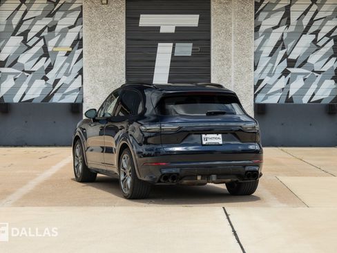 Used 2023 Porsche Cayenne Turbo S AWD/4WD image 11