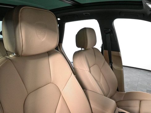 Certified 2026 Porsche Macan AWD/4WD image 24