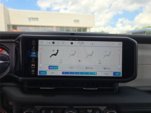 Used 2025 Jeep Wrangler Unlimited Sahara AWD/4WD image 26