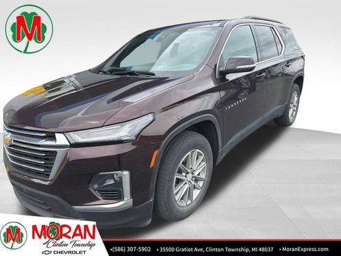 Used 2023 Chevrolet Traverse LT FWD image 1