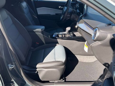 New 2025 Chevrolet Trax LT w/ LT Convenience Package image 11